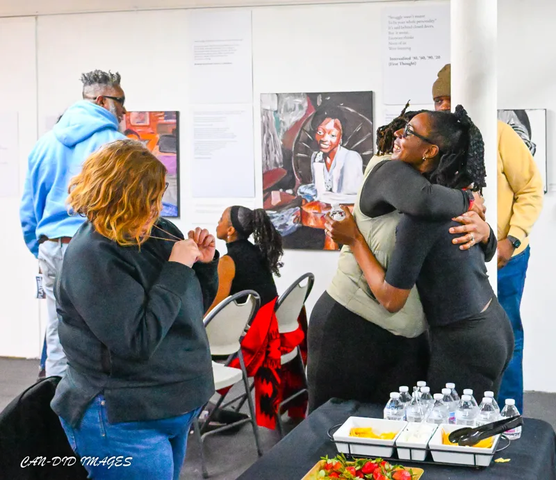 A warm greeting during the exhibition.